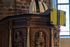 Piispa emeritus Juha Pihkala saarnaa Pyhän Katariiinan kirkossa